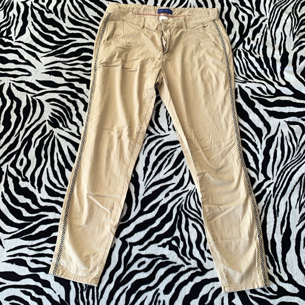 3/$15 Simply styled by sears khaki Aztec printed sides khaki skinny pants size 4